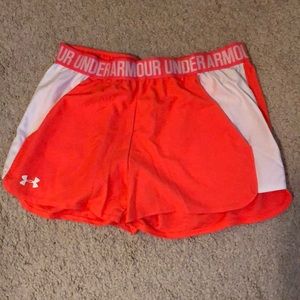 Womens under armour medium shorts with pockets